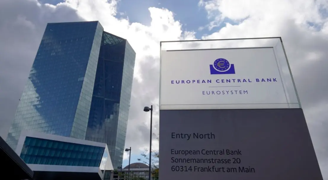 Μελέτη ΕΚΤ: Η μείωση των επιτοκίων θα μπορούσε να αντισταθμίσει τις συνέπειες των δασμών