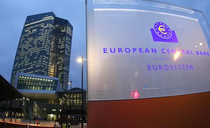 Bloomberg: Ίσως η ΕΚΤ ετοιμάζεται να διαπράξει ένα καίριο λάθος