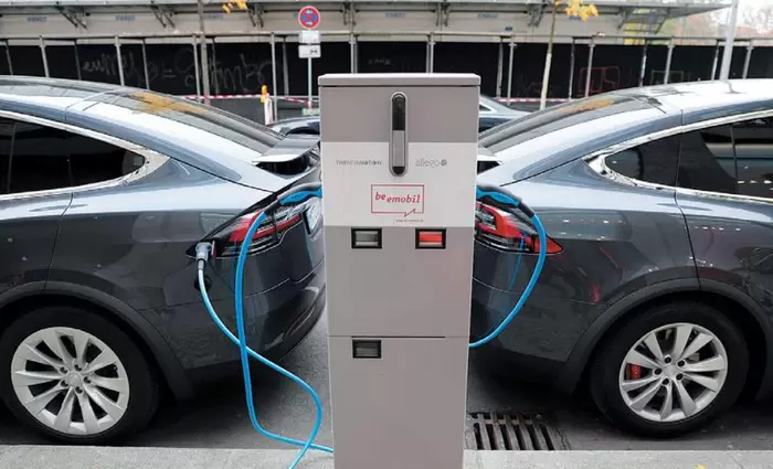 Επεκτείνεται το σχέδιο αντικατάστασης παλαιών αυτοκινήτων με ηλεκτρικά