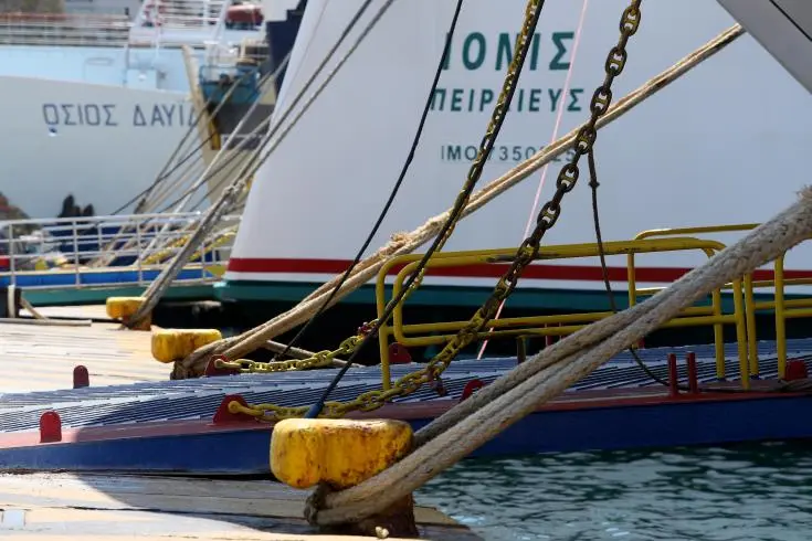 Δεμένα τα πλοία στα λιμάνια της Ελλάδας λόγω απεργίας