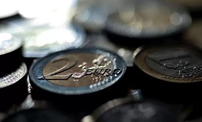 Οι μακροπρόθεσμοι επενδυτές αγοράζουν ξανά ελληνικά ομόλογα