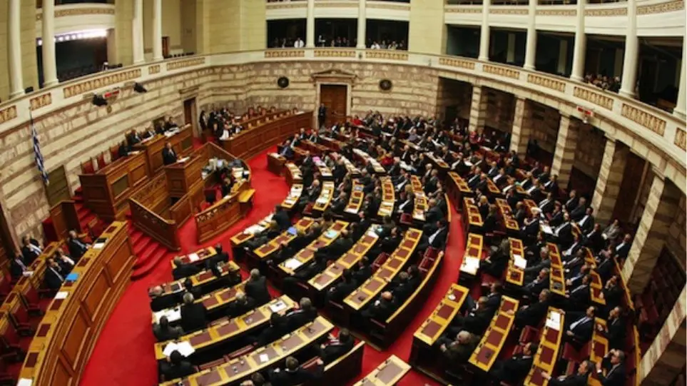 Ελλάδα: Αποζημίωση €800 για εργαζόμενους που σταματούν να δουλέυουν