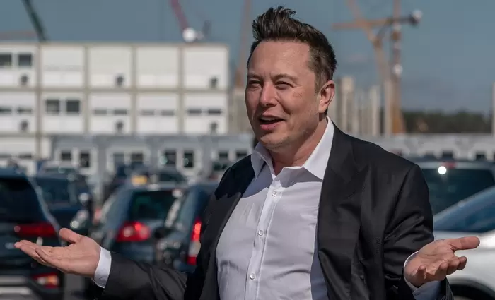 Ο Μασκ ψάχνει υπαλλήλους για την Tesla μέσω Twitter