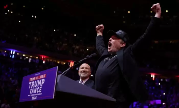 Η Tesla στο κλαμπ των τρισεκατομμυριούχων χάρη στον Τραμπ