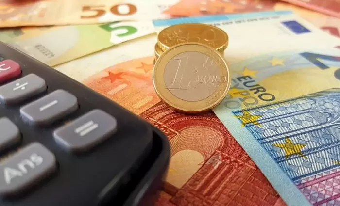 Αυξήσεις σε βασικά αγαθά παρά τον αποπληθωρισμό – Ανησυχία για την αγορά κρέατος