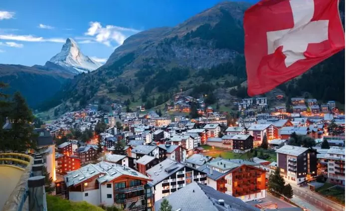 Οι Ελβετοί ψηφίζουν για υποχρεωτική πολιτική θητεία και για κλιματικό φόρο στους πλούσιους