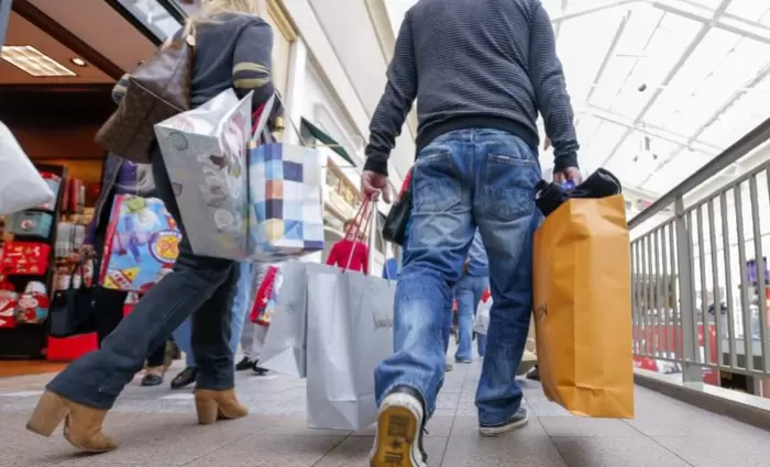 «Μουδιασμένη» η αγορά, με εξαίρεση τα τρόφιμα