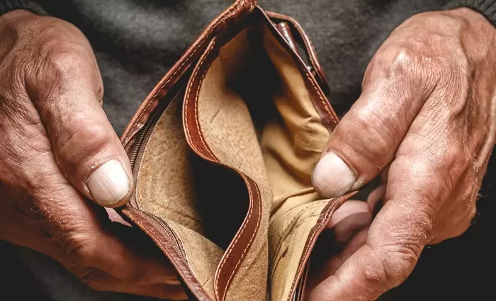 Σχεδόν 1 στους 10 στην Κύπρο δεν έχει χρήματα για τα απαραίτητα