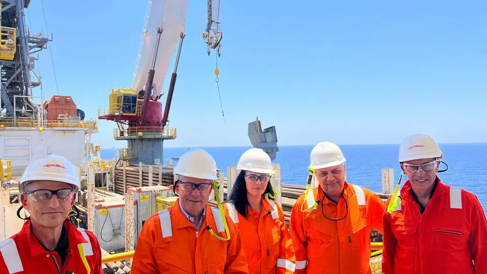 Στο γεωτρύπανο «Valaris DS-9» ο Γ. Παπαναστασίου για ενημέρωση