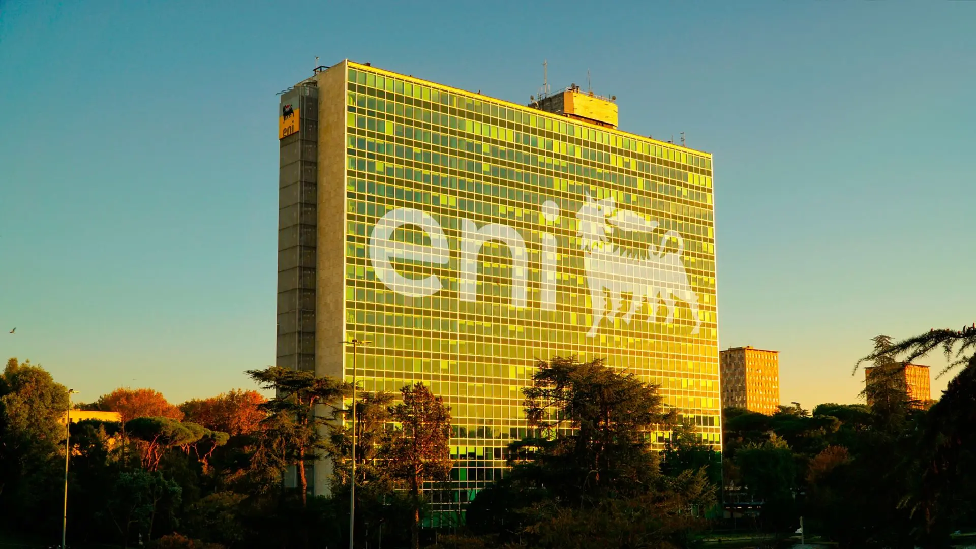 Η Eni συνεχίζει την αποεπένδυση στις ΑΠΕ με νέο deal ύψους €2 δισ.