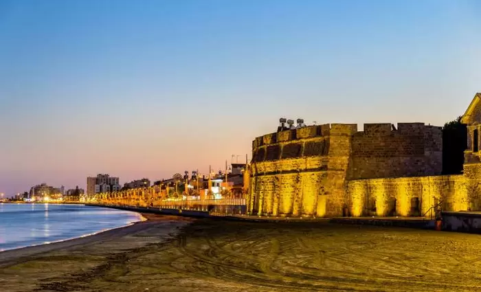 Χρονιά ρεκόρ στις αφίξεις τουριστών για τη Λάρνακα