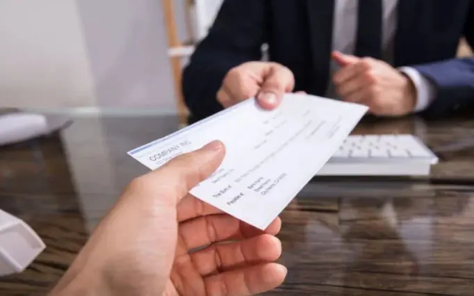 Αύξηση καταγράφουν οι ακάλυπτες επιταγές τον Φεβρουάριο