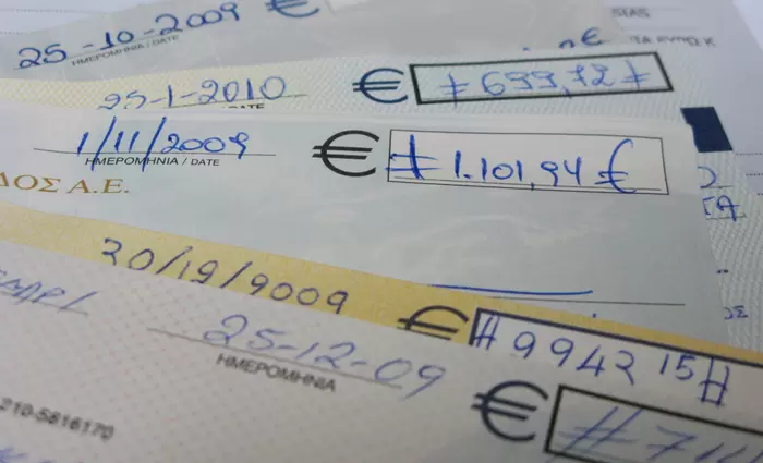 Επιτήδειοι εκδίδουν επιταγές σε κυπριακές λίρες