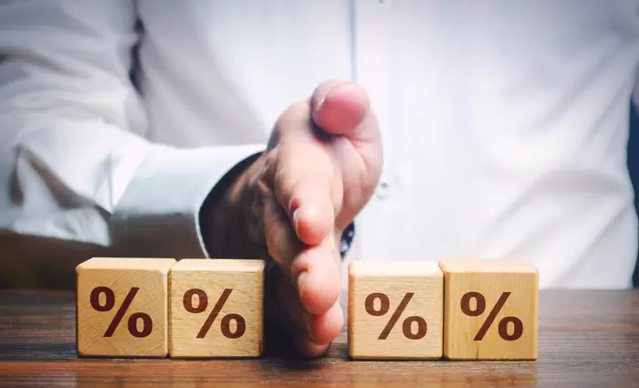 Παίρνουν τη σκυτάλη από την ΕΚΤ και άλλες κεντρικές τράπεζες