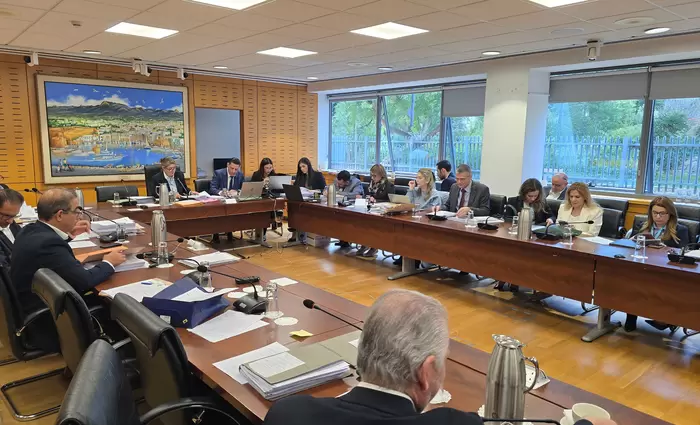 Επ. Οικονομικών: Κεκλεισμένων των θυρών «σφραγίζει» τις αλλαγές στη φορομεταρρύθμιση