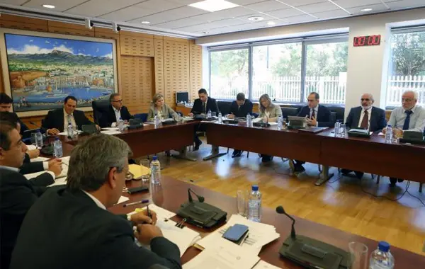 Η Επιτροπή Οικονομικών θα ζητήσει στοιχεία για αποσπάσεις εκπαιδευτικών