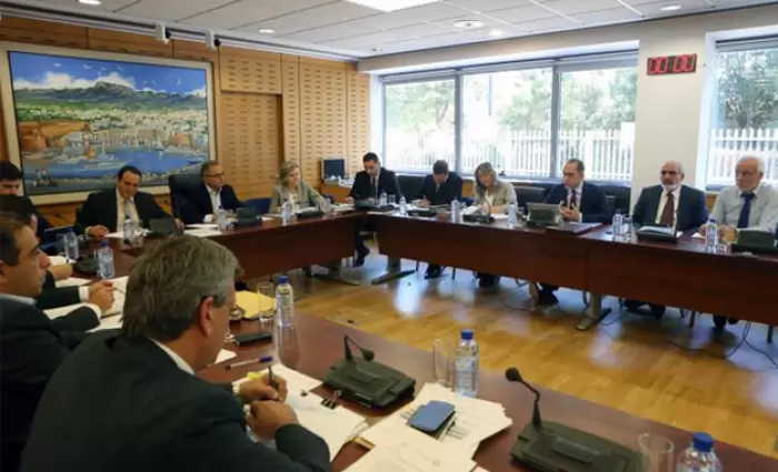 Η Επιτροπή Οικονομικών θα ζητήσει στοιχεία για αποσπάσεις εκπαιδευτικών