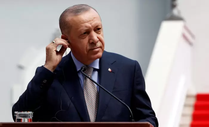 Γιατί ο Ερντογάν διαβάζει απαντήσεις και ομιλίες από autocue
