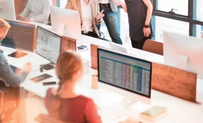 PwC: Προς αλλαγή εργοδότη 1 στους 3 - Ποντάρουν στην ΑΙ για αύξηση μισθών