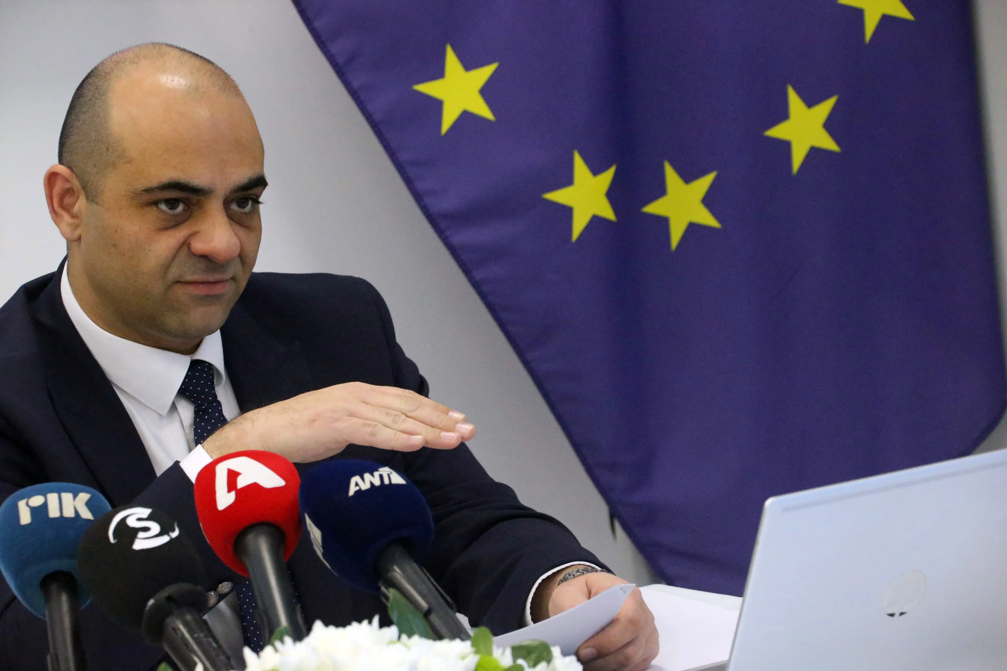 Επιμένει ο ΥΠΕΡΓ στο ΑΤΑ για όλους – Δεν απέκλεισε να γίνει με νόμο