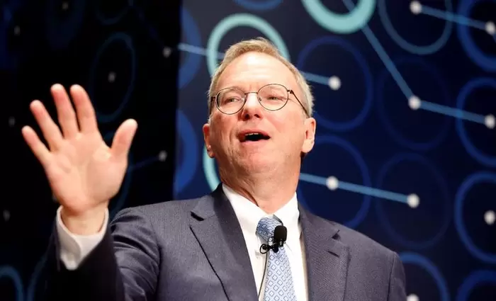 Eric Schmidt: Η τεχνητή νοημοσύνη μπορεί να μάθει να σκοτώνει - Οι δύο τρόποι
