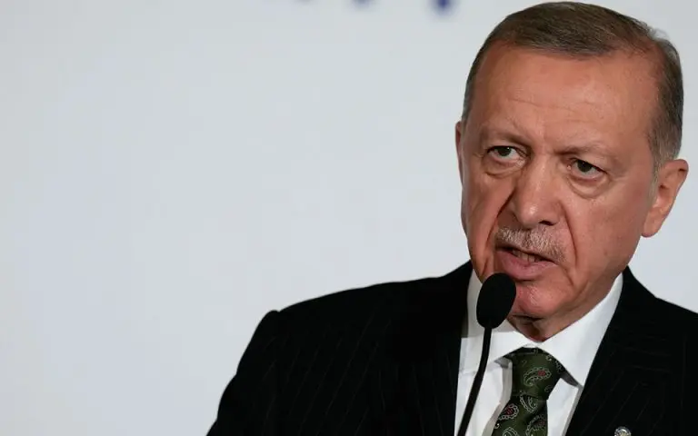 Ερντογάν: «Όσο είμαι στην εξουσία τα επιτόκια θα μειώνονται»