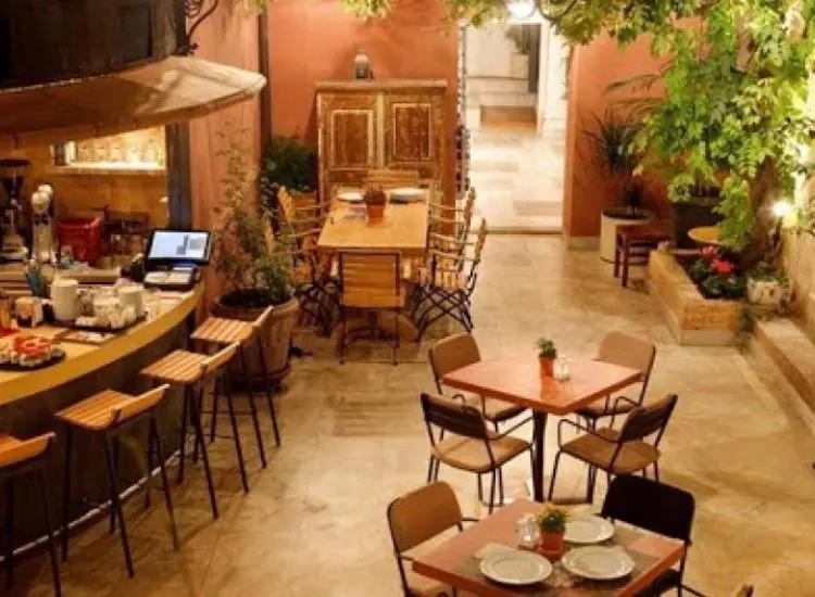 Ξανά επί τάπητος η έλλειψη εργαζομένων στην επισιτιστική βιομηχανία