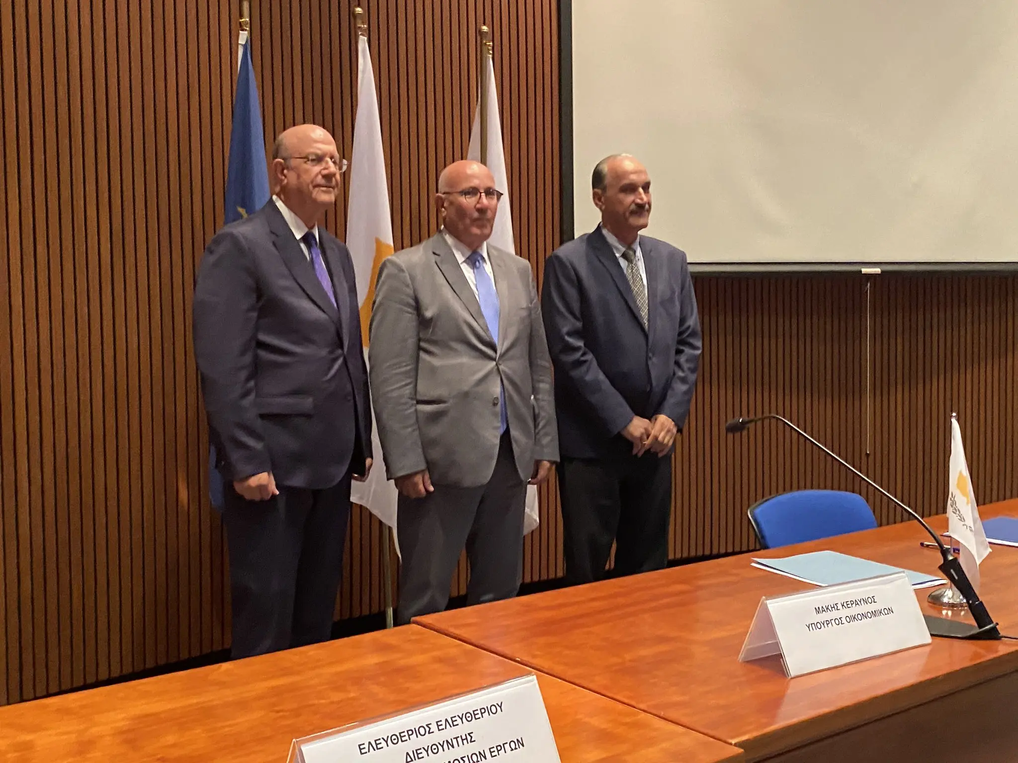 Υπογραφές για δάνειο €100 εκατ. από ΥΠΟΙΚ - ΕΤΕπ για έργα οδικών υποδομών