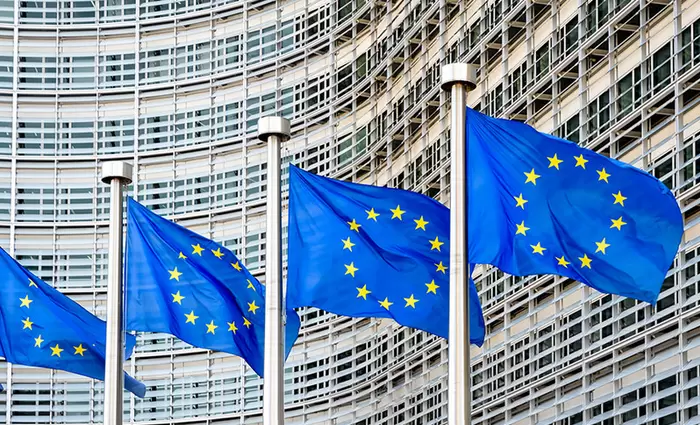 Euractiv: Η Κομισιόν προτείνει «υποχρεωτική» εξοικονόμηση ενέργειας 5%