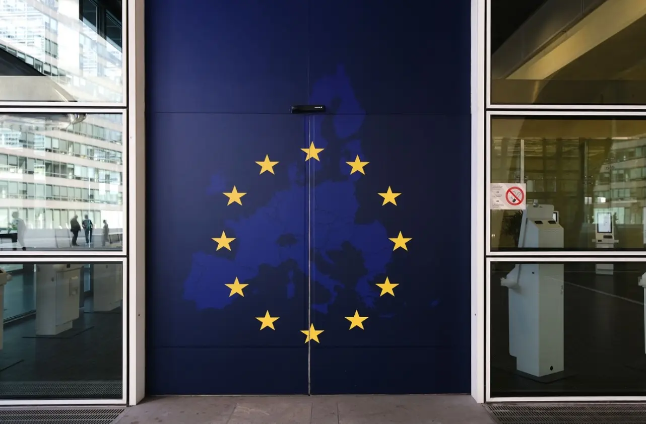 Η ΕΕ επιβάλλει κυρώσεις σε αναλυτές για φιλο-ρωσική προπαγάνδα