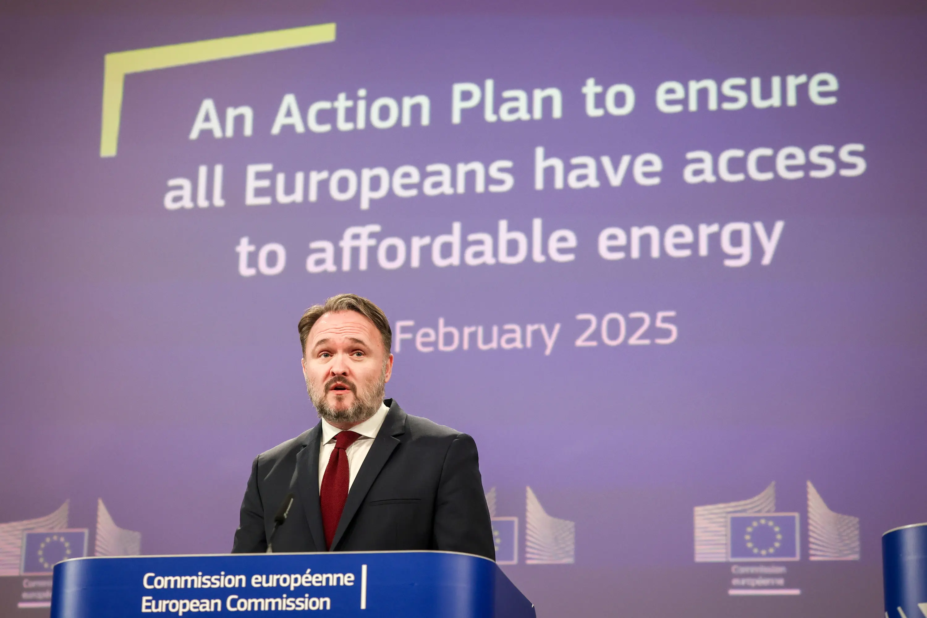 Βραχυπρόθεσμα μέτρα για μείωση του κόστους ηλεκτρισμού ανακοίνωσε η Κομισιόν