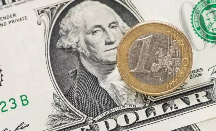 Το ευρώ ενισχύεται οριακά 0,02% έναντι του δολαρίου