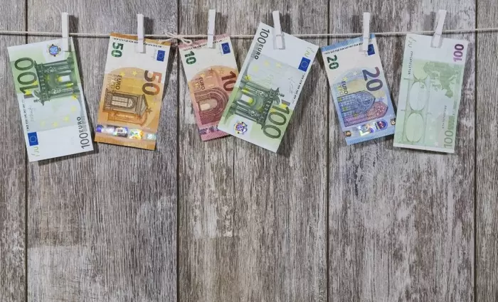 Στην ατζέντα Ανωτάτου οι περικοπές μισθών Δημοσίου