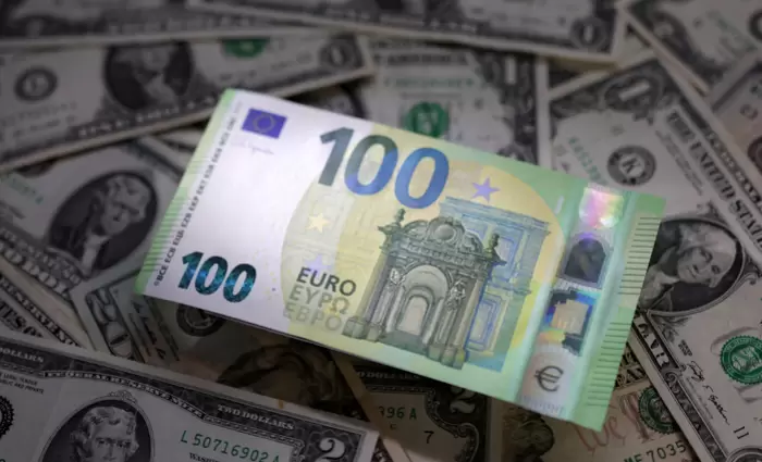 Mπορεί το ευρώ να αρπάξει τα σκήπτρα του δολαρίου; Οι αναλυτές απαντούν (πίνακες)