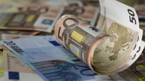 Αυξάνονται τα στοιχήματα για πτώση του ευρώ ενόψει της απόφασης της ΕΚΤ για τα επιτόκια