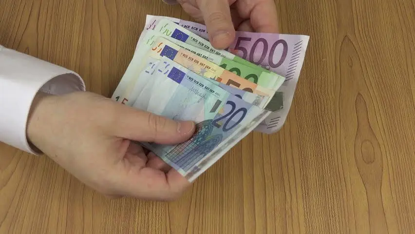 Διαφωνία συντεχνιών για μεταφορά υπαλλήλων ΣΚΤ στο Δημόσιο