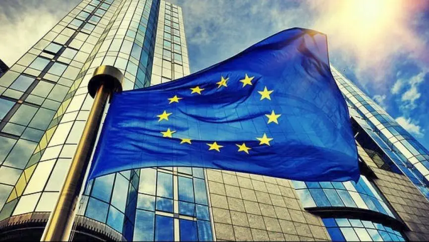 Στρέφει το βλέμμα σε πανδημία και ακρίβεια η Κομισιόν