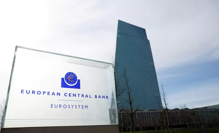 ΕΚΤ: Παγώνει τα επιτόκια με το βλέμμα στις διαπραγματεύσεις ΗΠΑ–ΕΕ για τους δασμούς