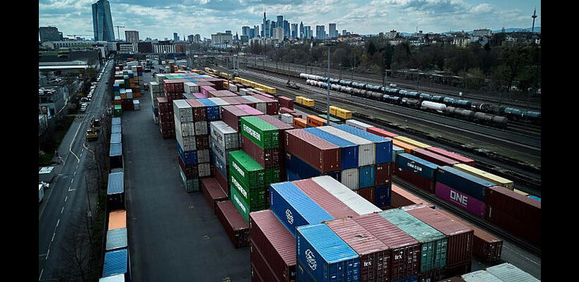 Χαμηλώνουν οι προβλέψεις για την ανάπτυξη της ευρωζώνης μετά τους δασμούς των ΗΠΑ