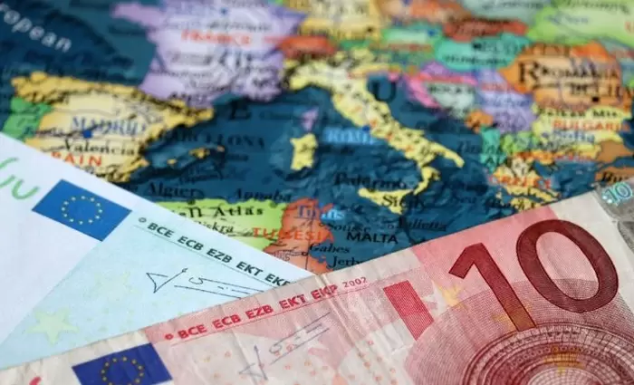 Ευρωζώνη: Προσγειώνεται η ανάπτυξη σε χαμηλά επταετίας