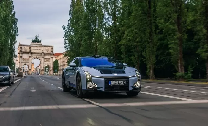 Ηλεκτρικά αυτοκίνητα: Πώς επελαύνουν στην Ευρώπη οι Κινέζοι - Στα άκρα η σύγκρουση