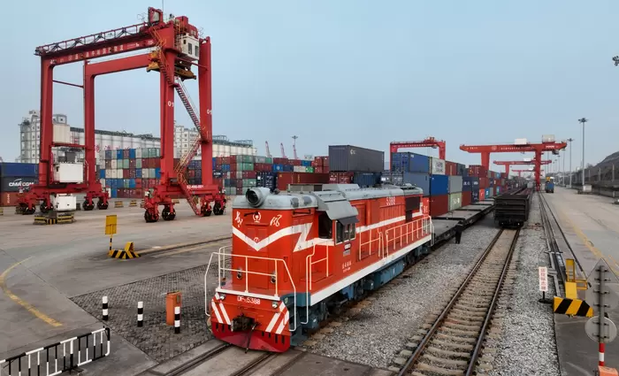 Η μεγάλη κινεζική απόβαση στην Ευρώπη – Κίνδυνοι και ευκαιρίες