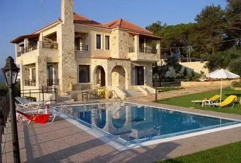 Ποιοι αγοράζουν εξοχικές κατοικίες στην Ελλάδα - Το προφίλ των επενδυτών