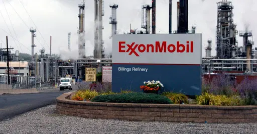 Μειώνει δραματικά τις δαπάνες της η Exxon Mobil