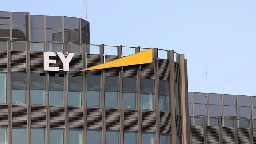 Στα $51,2 δισ. τα παγκόσμια έσοδα της EY για το οικονομικό έτος 2024