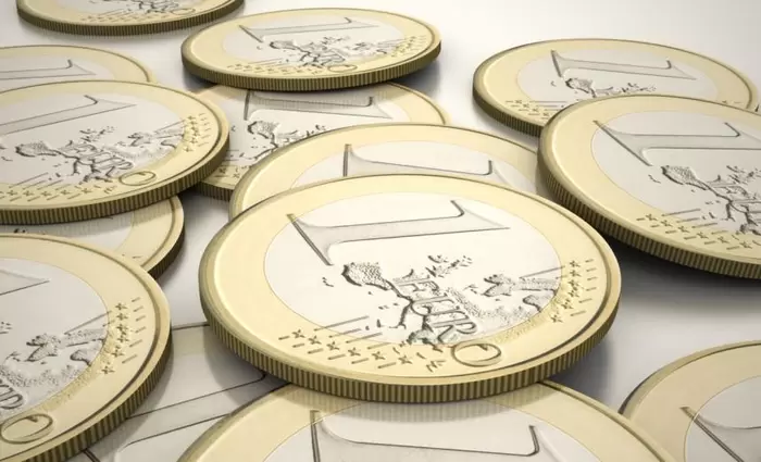 Ενισχύεται το ευρώ