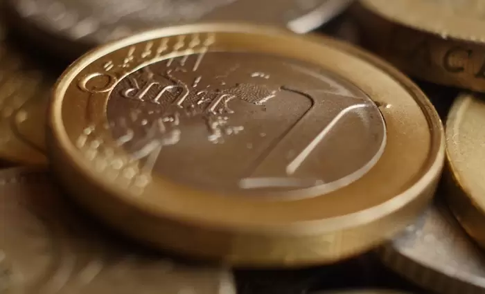 Το ευρώ υποχωρεί κατά 0,02% και διαμορφώνεται στα $1,1358