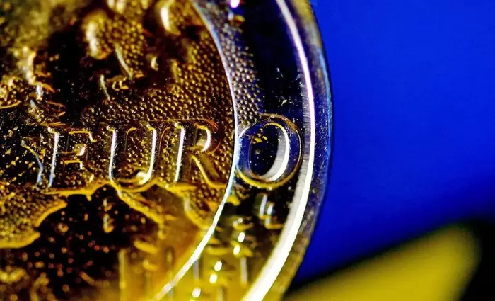 Υπηρεσίες και λιανικό εμπόριο βελτίωσαν το οικονομικό κλίμα