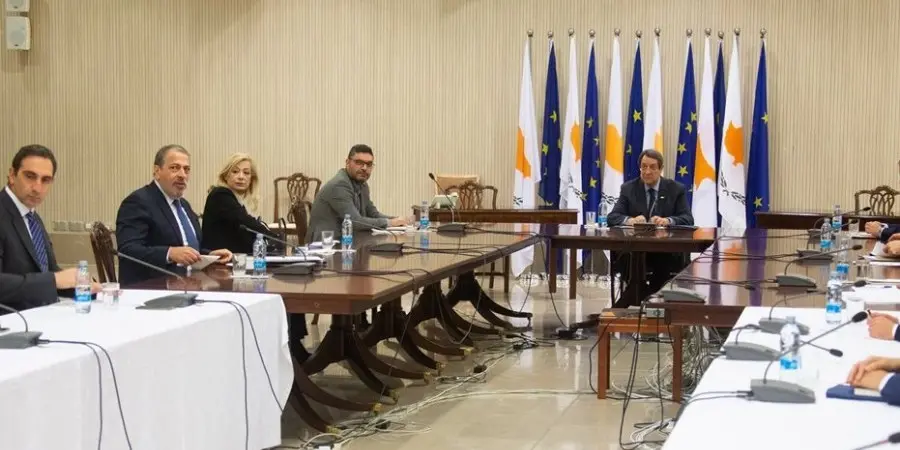 Παράταση περιορισμών μέχρι τέλος Απριλίου και βλέπουμε