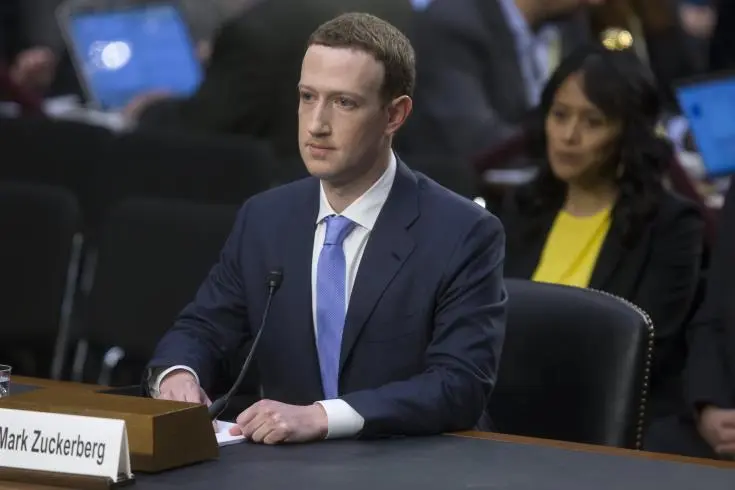Απολογήθηκε ο πρόεδρος του Facebook